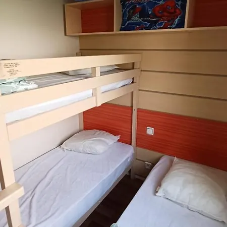 Sejour Normandie, Mobilhome 5p Tv Belle Terrasse Couverte Wifi Climatisation Au Calme Proche Riviere Camping Ivry-la-Bataille