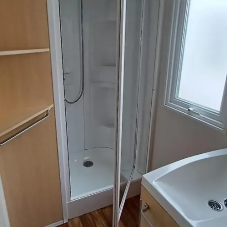 Sejour Normandie, Mobilhome 5p Tv Belle Terrasse Couverte Wifi Climatisation Au Calme Proche Riviere Parque de Campismo Ivry-la-Bataille
