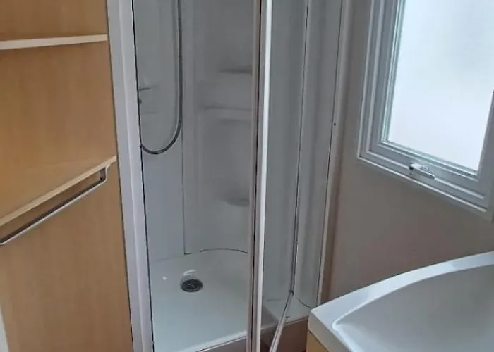 Sejour Normandie, Mobilhome 5p Tv Belle Terrasse Couverte Wifi Climatisation Au Calme Proche Riviere Camping Ivry-la-Bataille